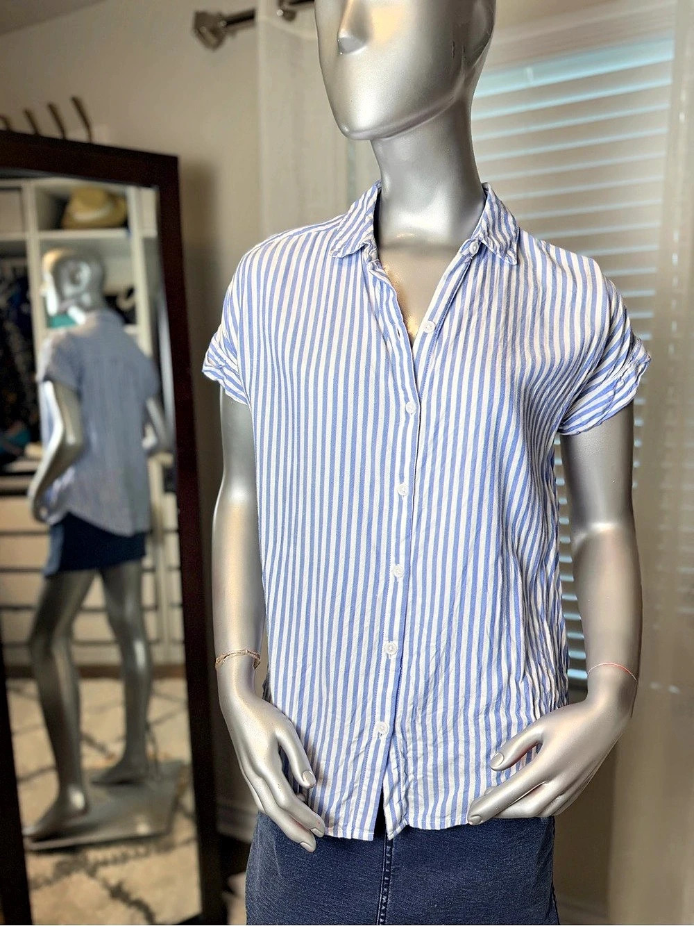 BeachLunchLounge Kenzie Stripe Short Sleeve Button Up Shirt Blue White Small
